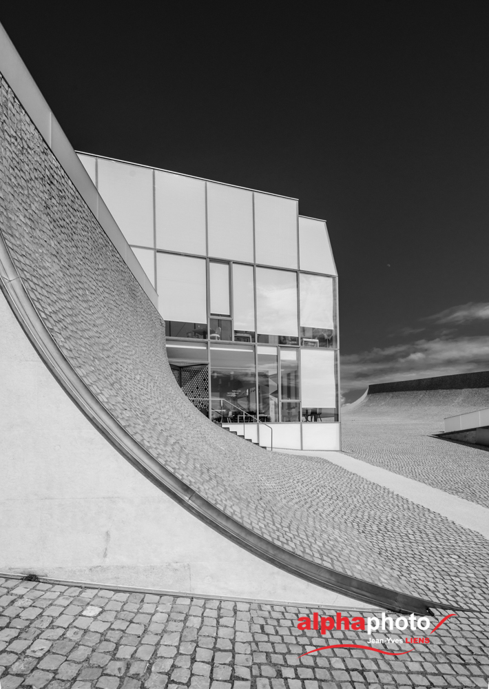 Cité de l'Océan, Biarritz, une architecture de Steven Holl comme un écho aux vagues