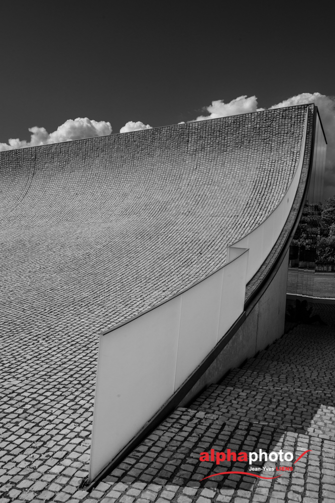 Cité de l'Océan, Biarritz, une architecture de Steven Holl comme un écho aux vagues