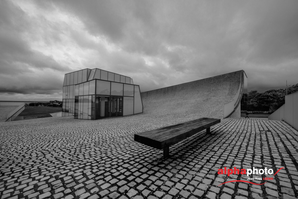 Cité de l'Océan, Biarritz, une architecture de Steven Holl comme un écho aux vagues